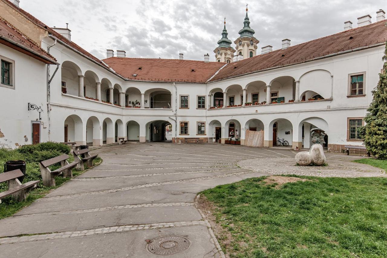 Arany Csillag Apartman Еґер Екстер'єр фото